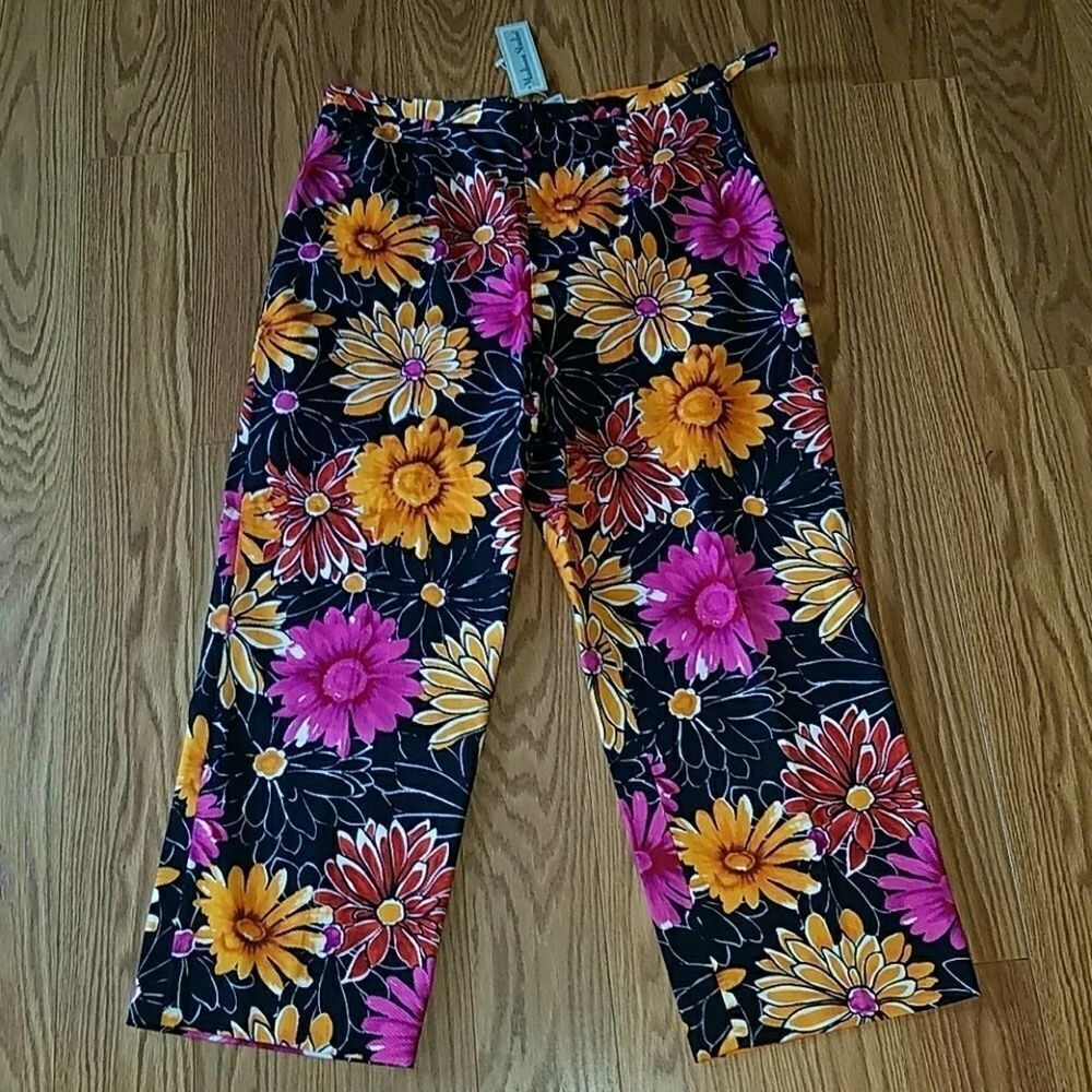Madison Studio Black Floral Capris Sz. 8 NWT